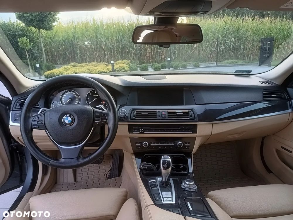 BMW Seria 5 525d xDrive Sport-Aut - 9