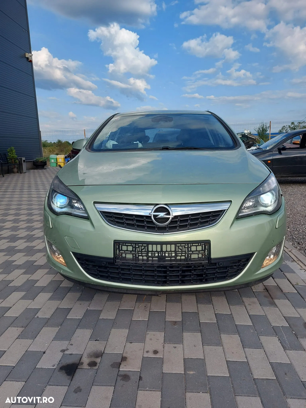 Dezmembrm Opel Astra j 2011 1.3 CDTI A13DTE