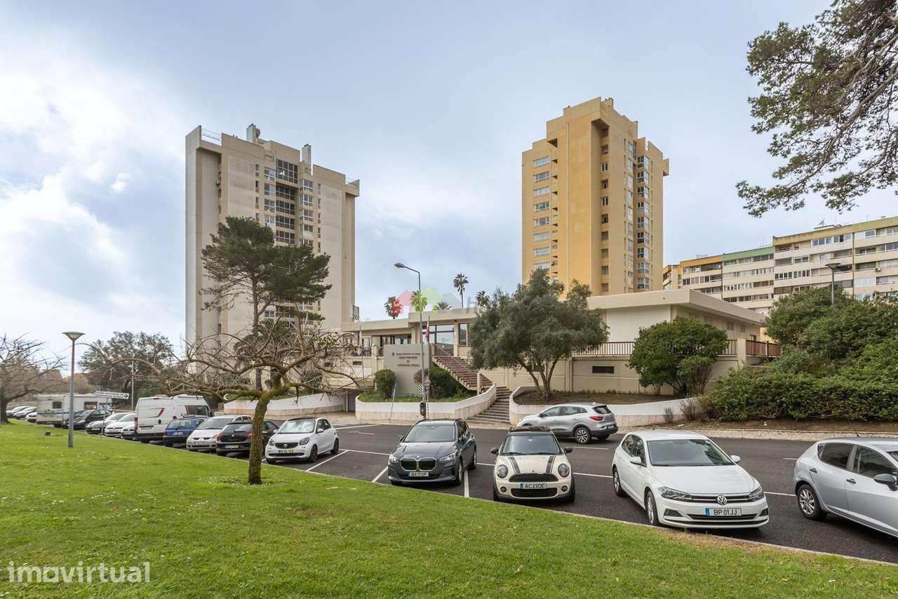 Prédio Comercial c/ 14 Lojas | Vista Mar | Paço de Arcos - Grande imagem: 3/30
