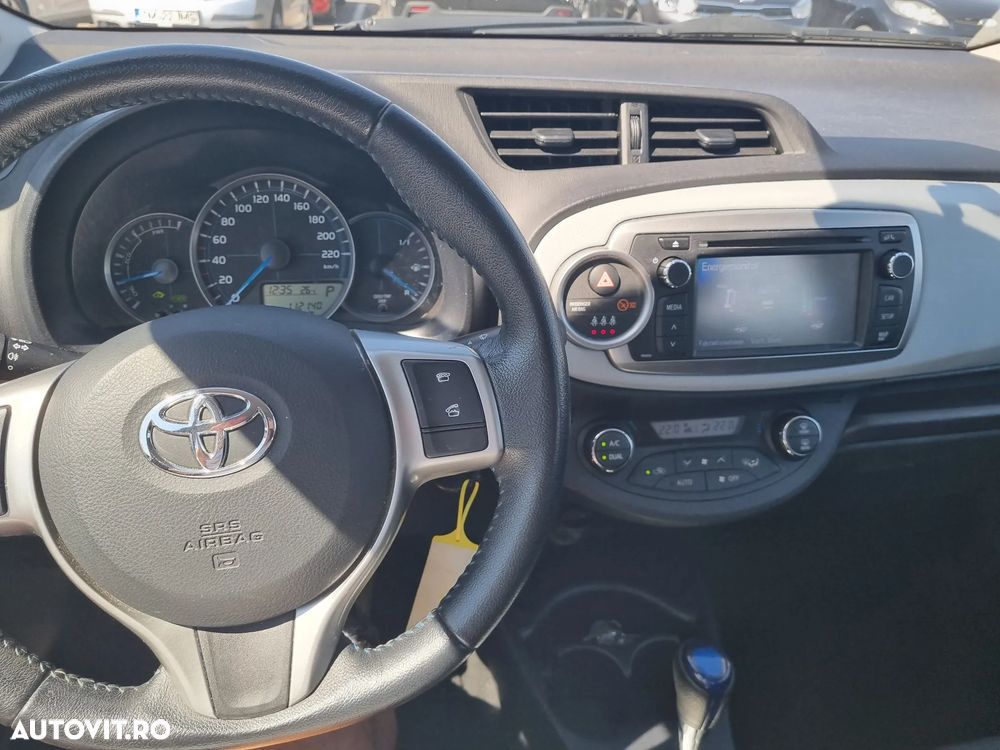 Toyota Yaris - 10