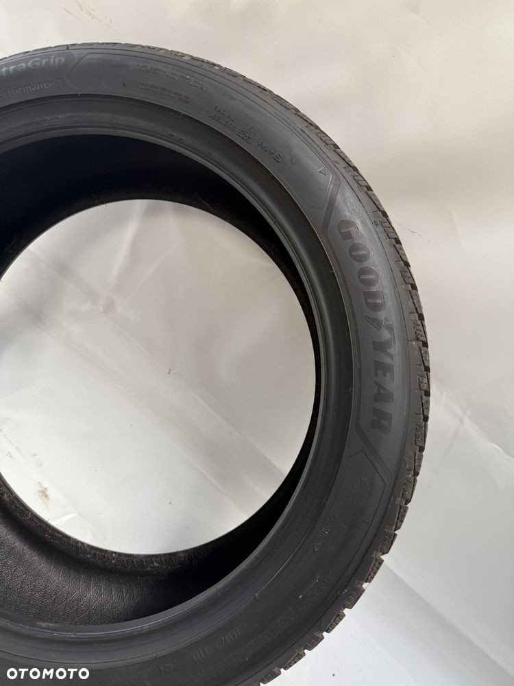 255/45/20 Goodyear UltraGrip Performance 3 105V 2024R - 3