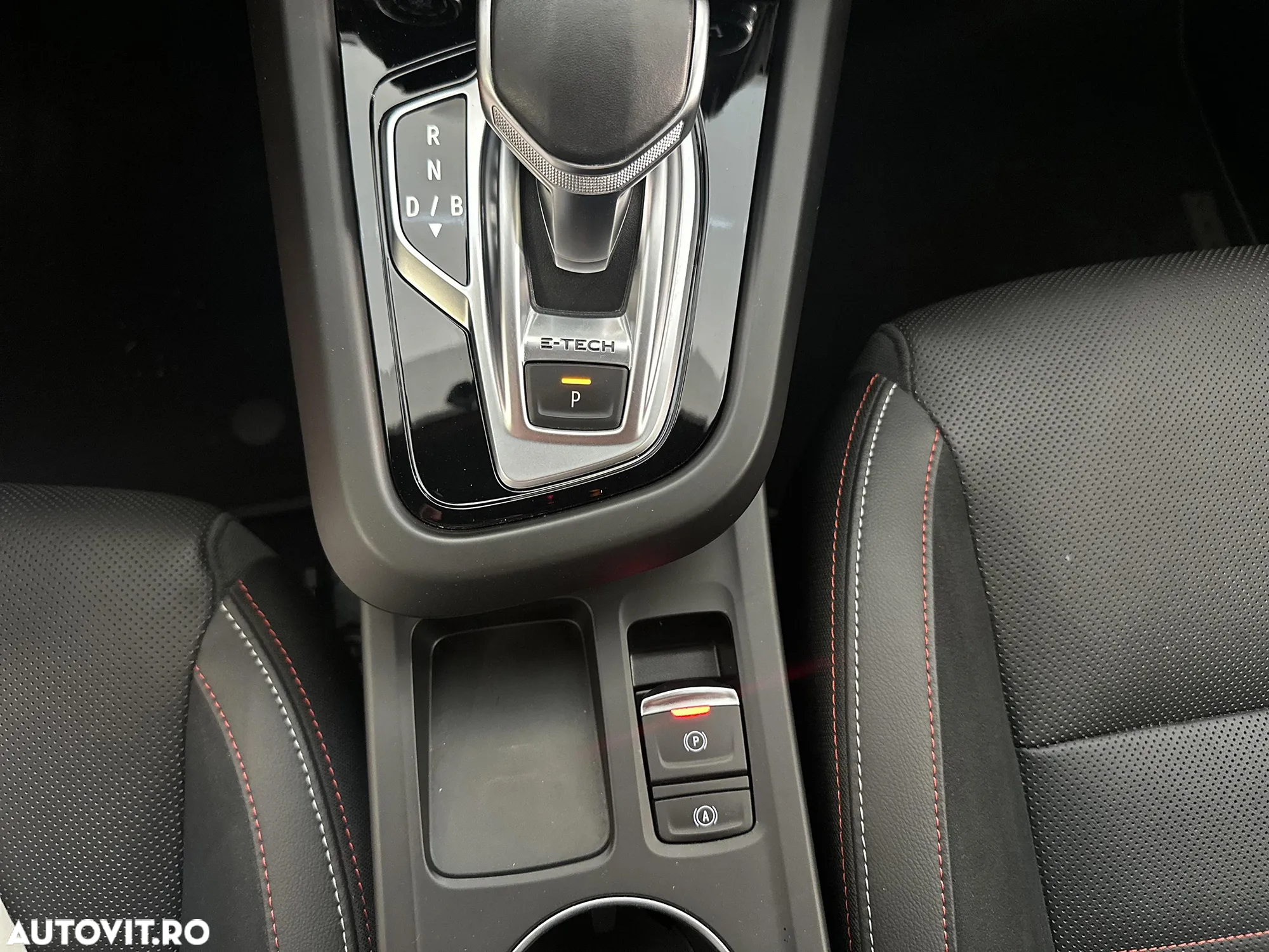 Renault Arkana E-TECH Hybrid RS Line - 17