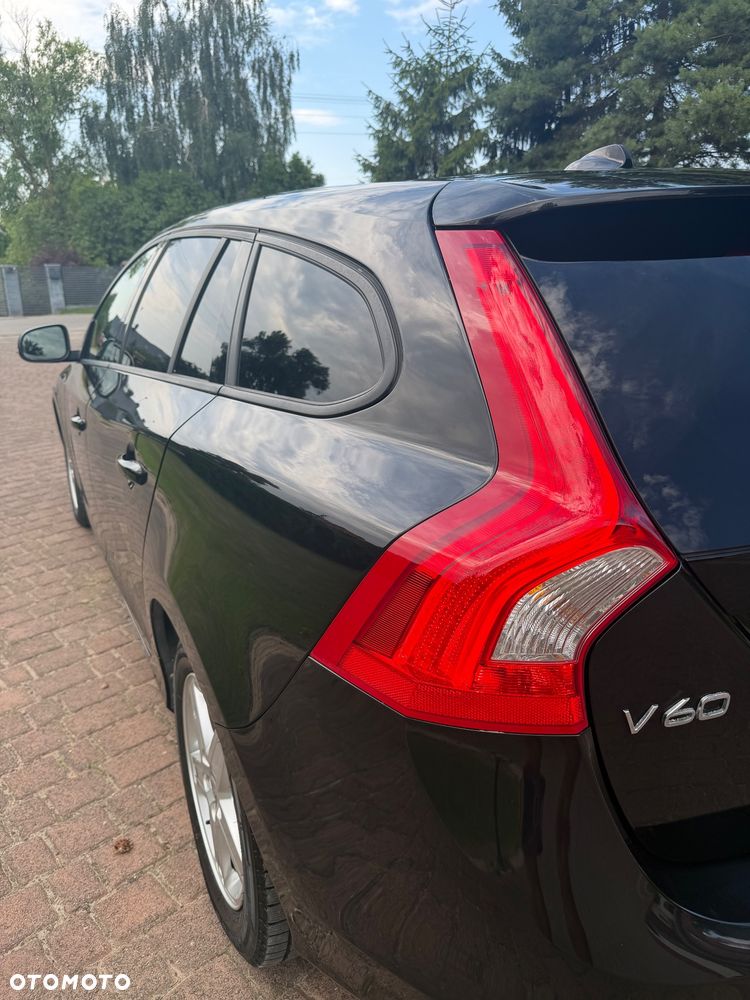 Volvo V60 D2 R-Design Momentum - 9