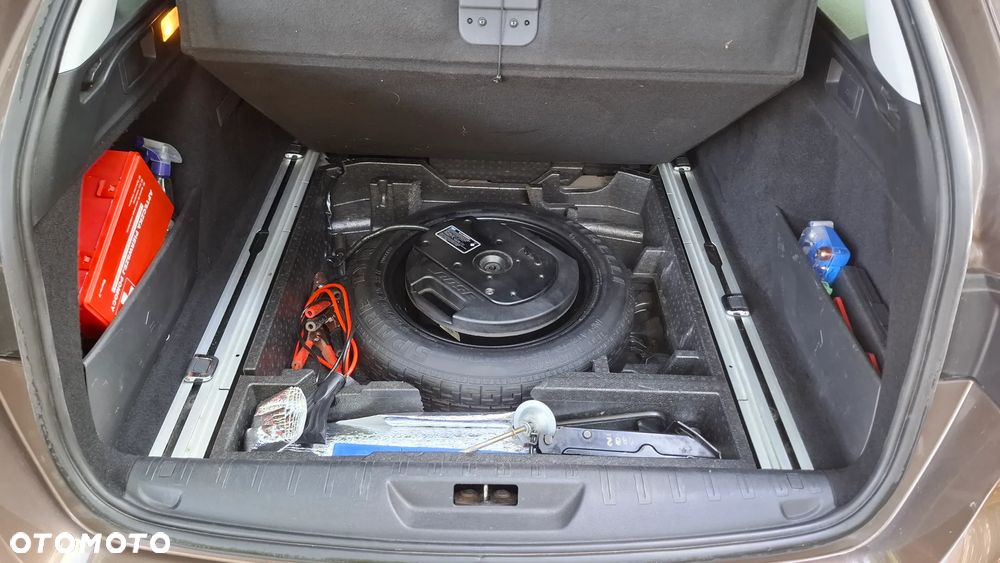 Peugeot 308 SW e-HDi FAP 115 Stop&Start Allure - 28