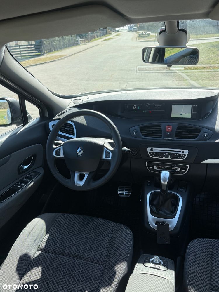 Renault Scenic dCi 110 EDC Paris - 12