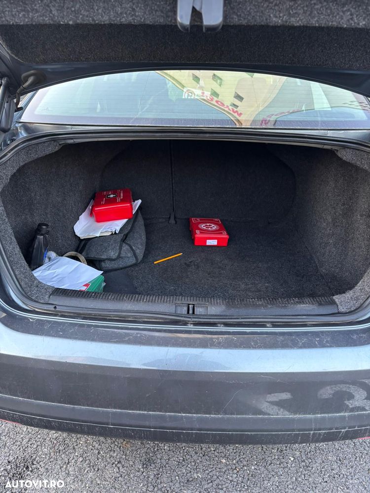 Volkswagen Jetta - 8