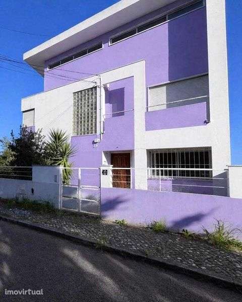 Vendo terreno de 9.000 m2 com casa T5 em Lisboa - Grande imagem: 2/11