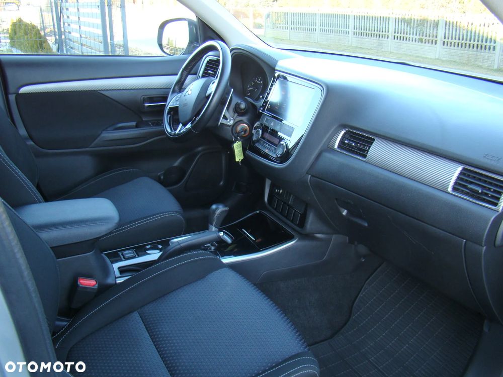 Mitsubishi Outlander 2.0 2WD CVT Diamant - 31