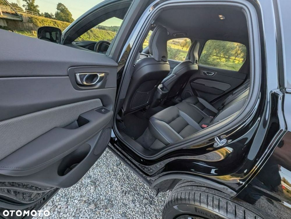 Volvo XC 60 B5 B AWD Plus Dark - 10