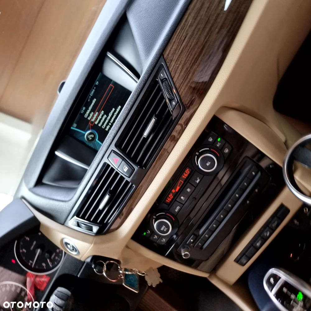 BMW X1 xDrive20d - 13