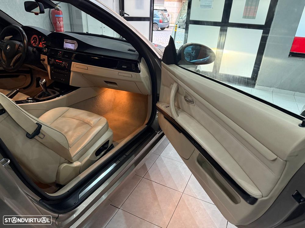 BMW 320 i Edition Exclusive - 22