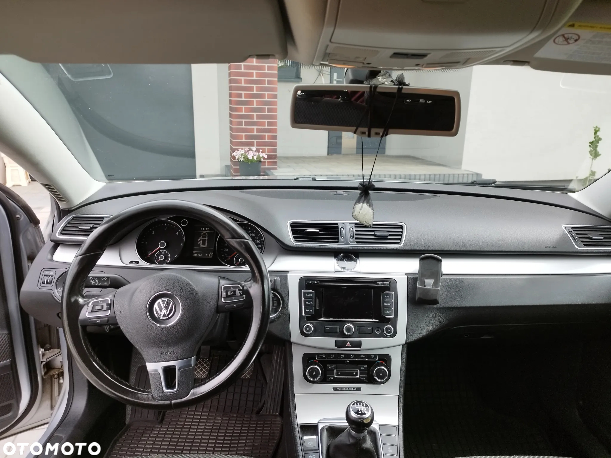 Volkswagen Passat 1.6 TDI Comfortline - 8