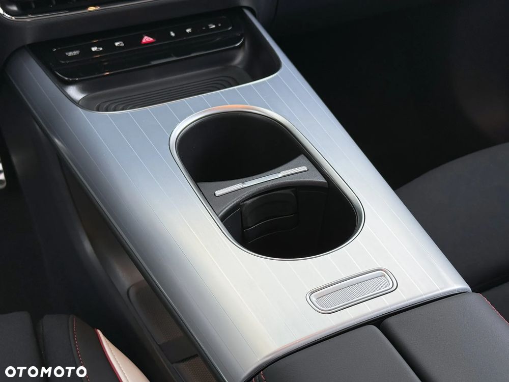 Mercedes-Benz GLB - 13