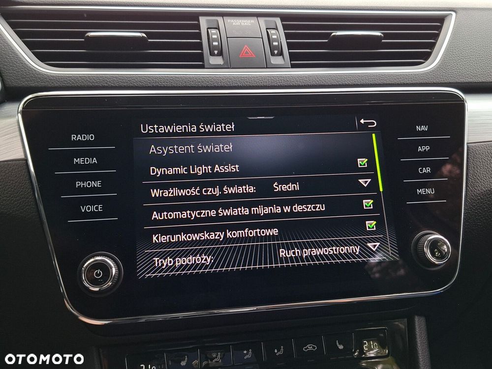 Skoda Superb 1.5 TSI Ambition DSG - 35