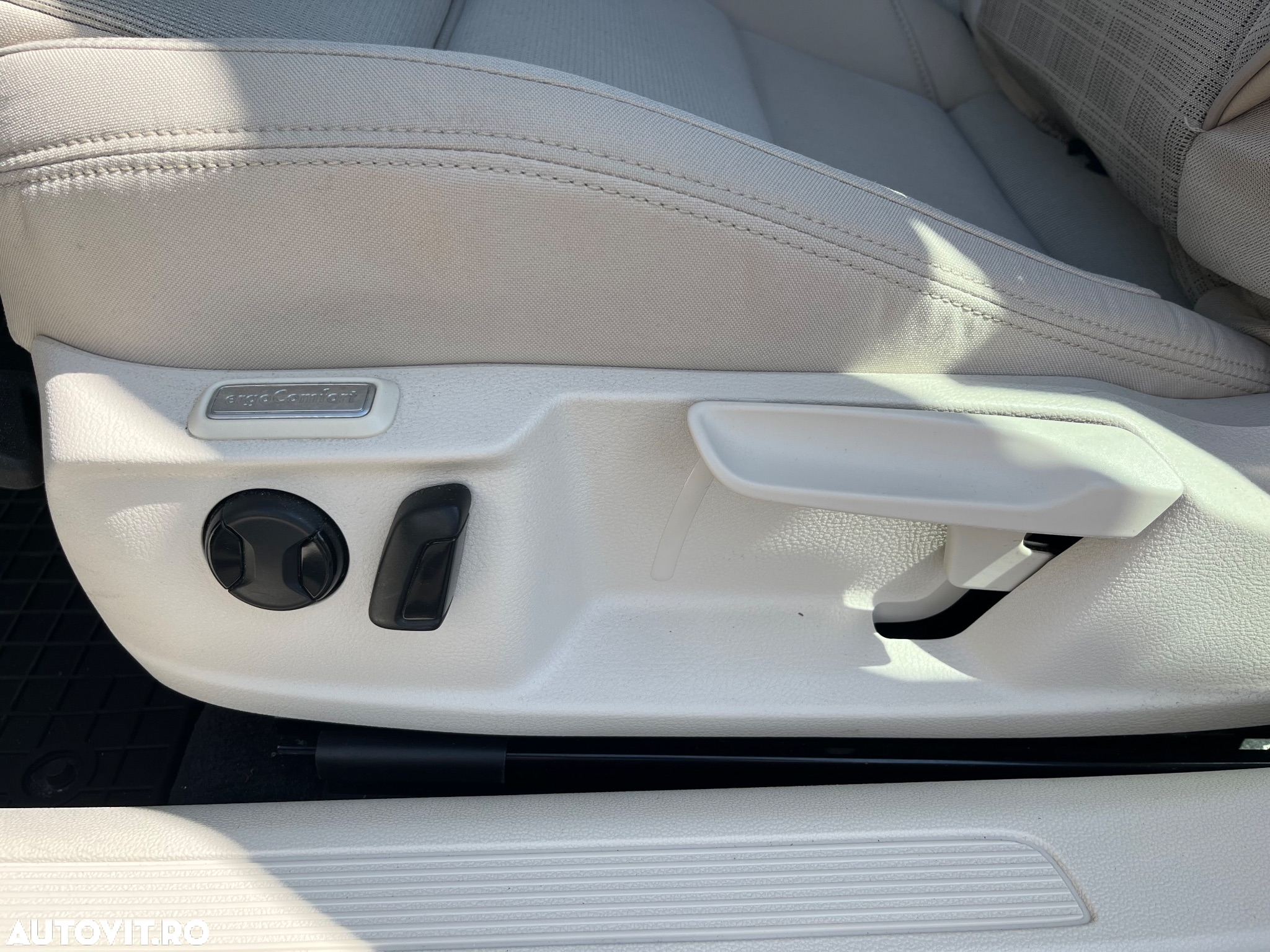 Volkswagen Passat 2.0 TDI Highline - 13