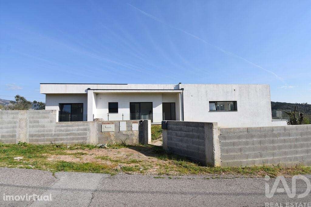 Moradia térrea T3 em São Miguel, Santa Eufémia e Rabaçal de 396 m2 - Grande imagem: 2/40