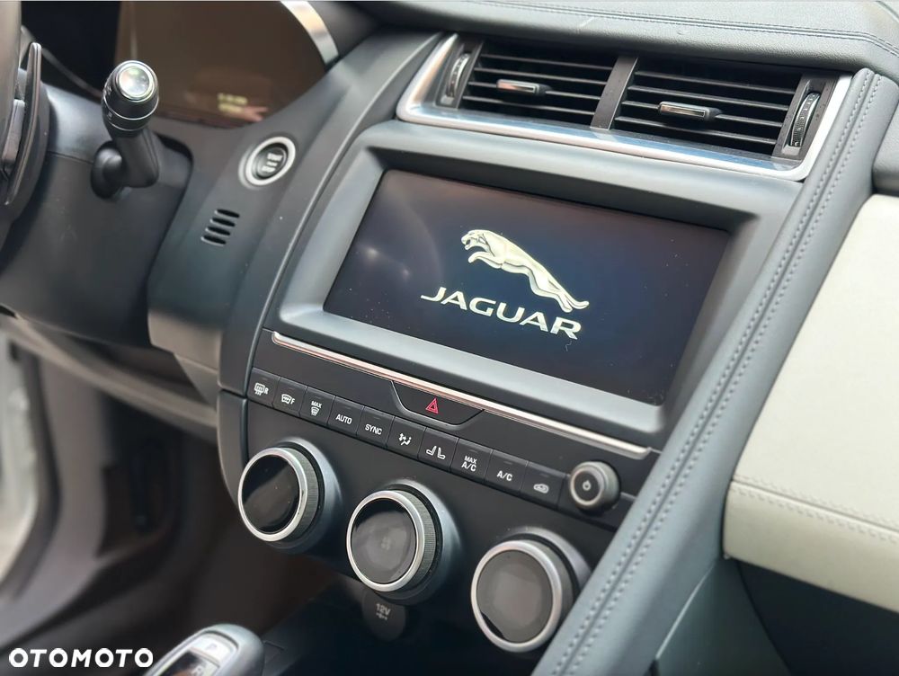 Jaguar E-Pace 2.0 i4P AWD SE - 13