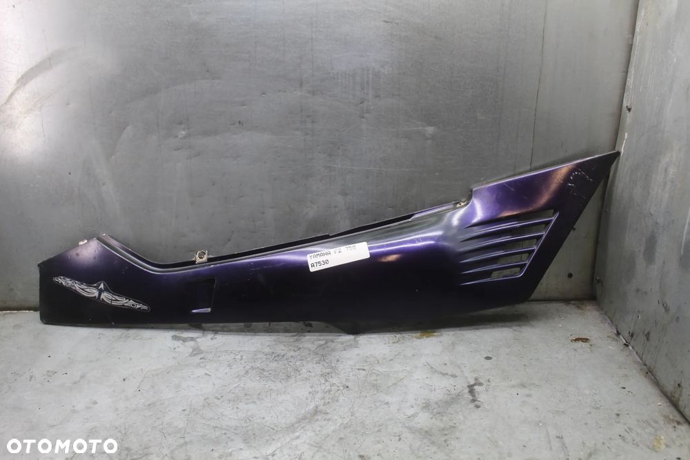 Yamaha FZ 750 FZ750 Bok boczek ogon owiewka prawa osłona - 1