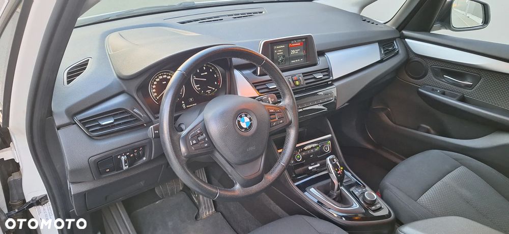 BMW Seria 2 218d - 12