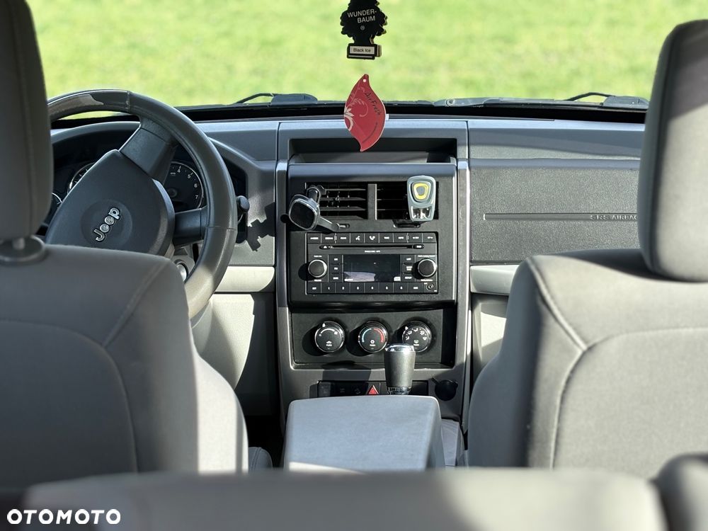 Jeep Liberty 3.7 4x4 - 7