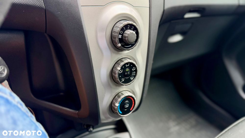 Toyota Yaris - 27