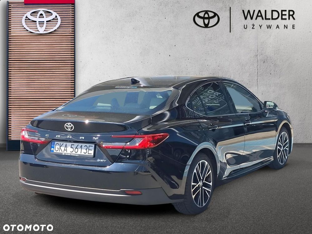 Toyota Camry - 5
