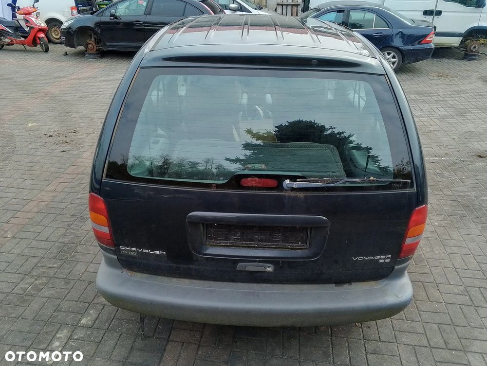Chrysler Voyager / Town & Country (95-00r.) 2.4 B 149KM. Silnik EDZ Skrzynia DD3 lakier PAW/VAW/QAW - Dark Slate Pearl.Cały na części. GWARANCJA !!!  Przód Tył Zestaw Komplet Drzwi Klapa Zderzak Błotnik Maska Grill Atrapa Szyba Pas Lampa Lusterko Boczki Fotel Kanapa Kokpit Deska Rozdzielcza Przełącznik Włącznik Sterownik Przewody Wiązka Instalacja Moduł Komputer Czujnik Listwa Pompa Alternator Wtryski Głowica Rozrusznik Kompresor Sprzęgło Dwumas Silnik Skrzynia ABS Klimatyzacji Paliwa Wspomagania Kolektor Turbina Przepustnica Zawór Chłodnica Koło Hak Belka Sanki Zawieszenie Mcpherson Półoś Amortyzator Wydech Tłumik Zacisk Most - 5