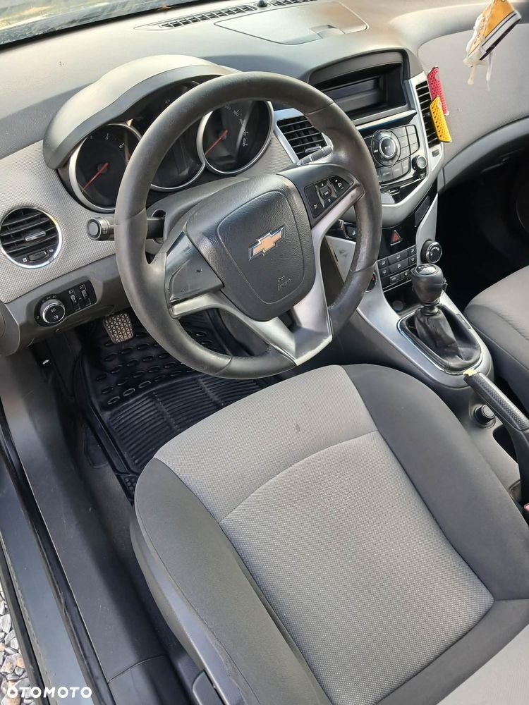 Chevrolet Cruze 1.6 LS - 6