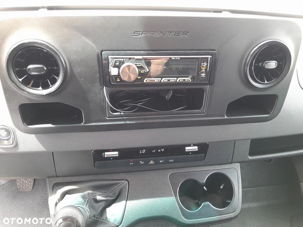 Mercedes-Benz Sprinter - 10