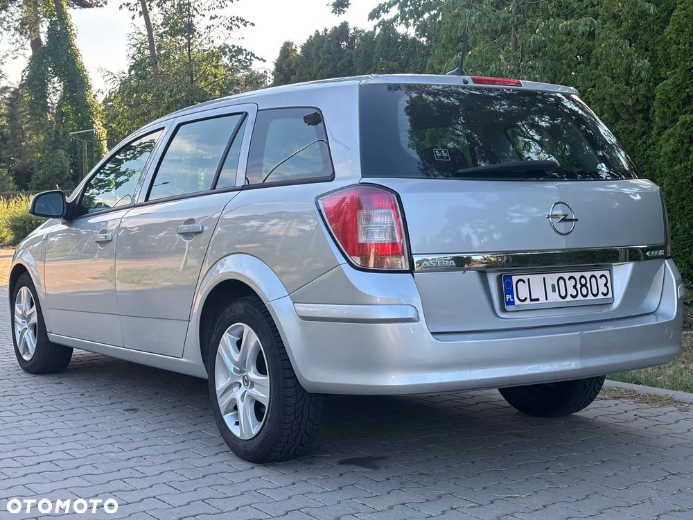 Opel Astra 2010 photo 3