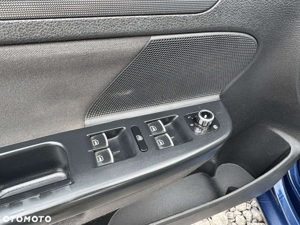 Volkswagen Golf 1.6 TDI Highline - 19