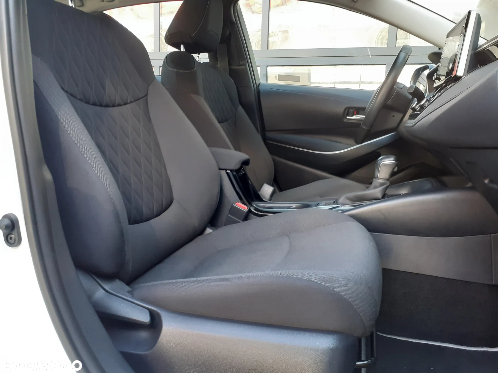 Toyota Corolla 1.8 Hybrid Comfort - 26