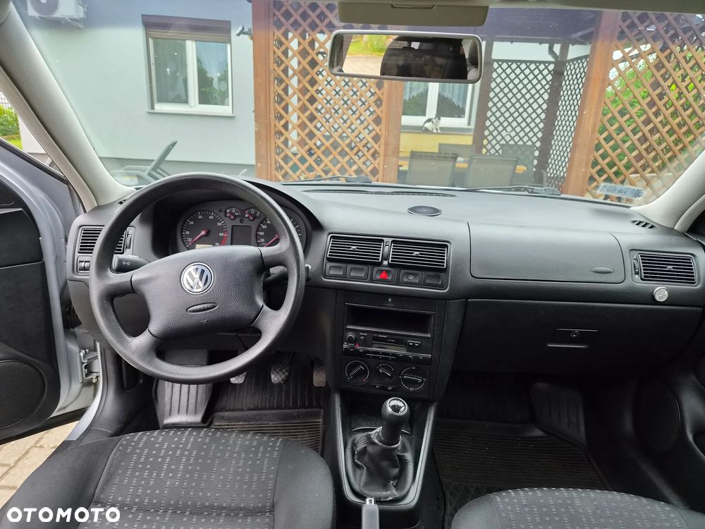 Volkswagen Golf - 8