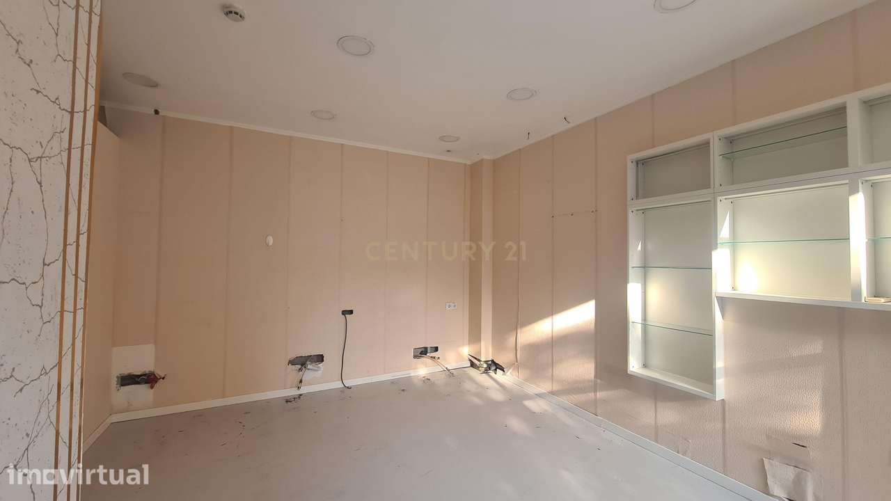 Loja com Excelente Localização no Centro Comercial do Lumiar – 29 m² - Grande imagem: 4/11