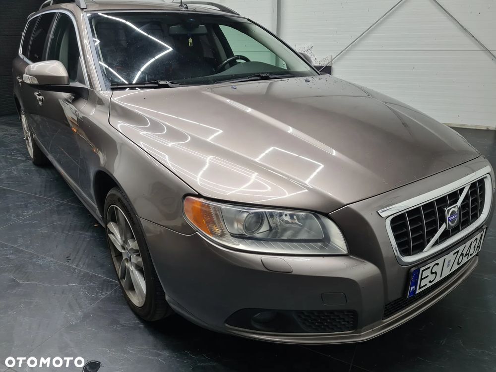 Volvo V70 2.4D Summum - 1