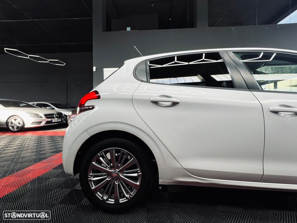 Peugeot 208 1.6 BlueHDi Style - 12
