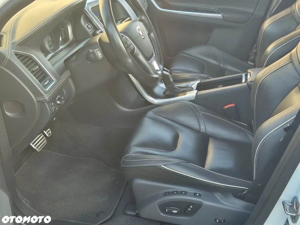 Volvo XC 60 D5 AWD R-Design Momentum - 2