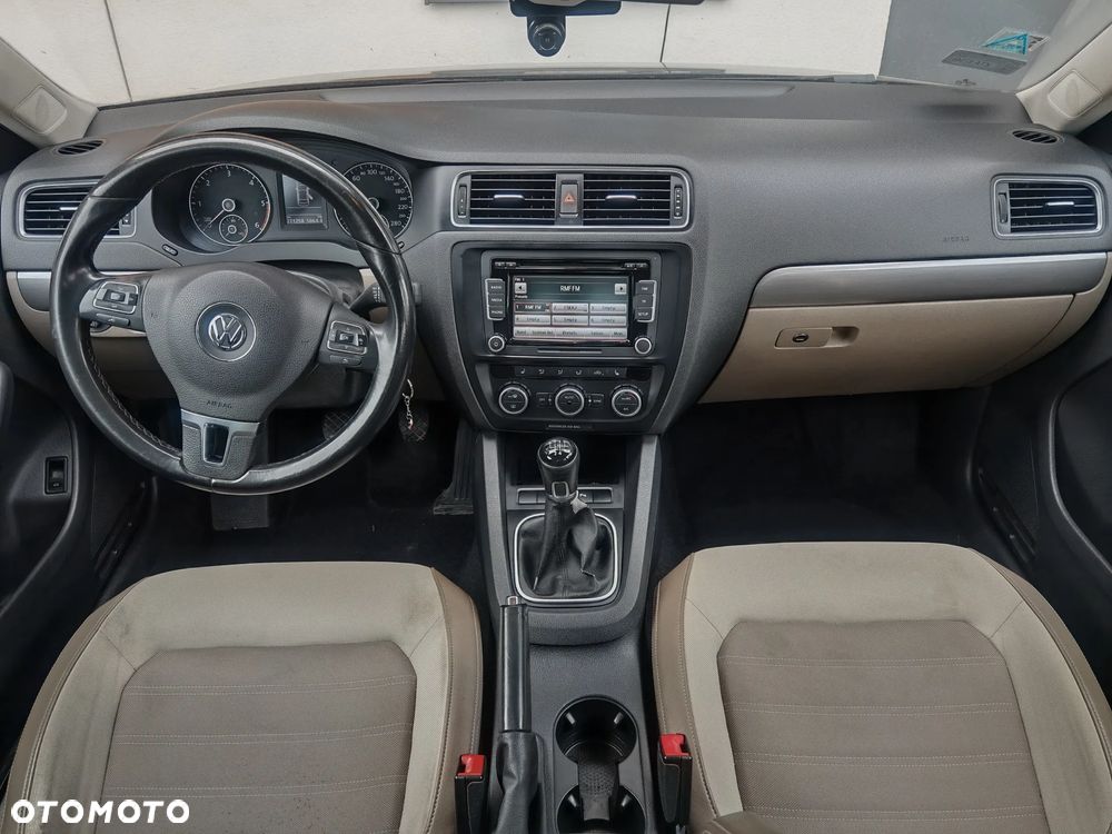 Volkswagen Jetta 1.6 TDI Highline - 15