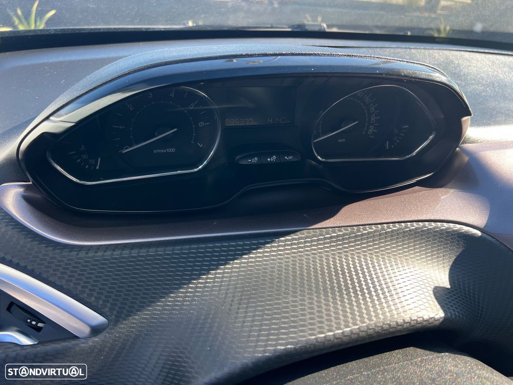 Peugeot 2008 1.2 PureTech Allure - 21
