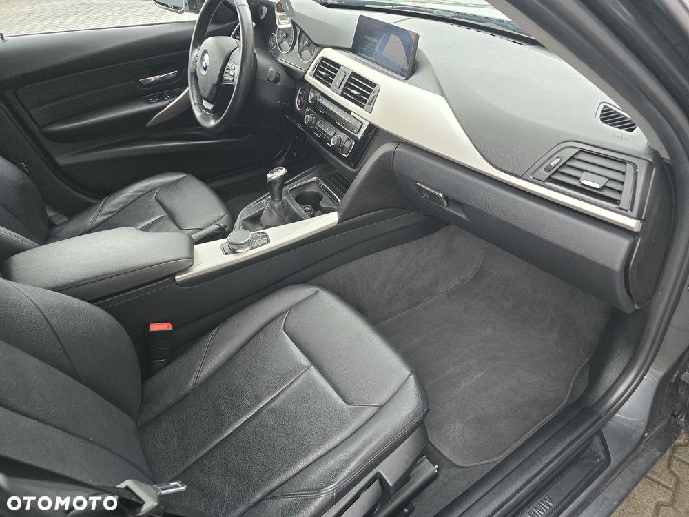 BMW Seria 3 318d Touring Sport Line - 14