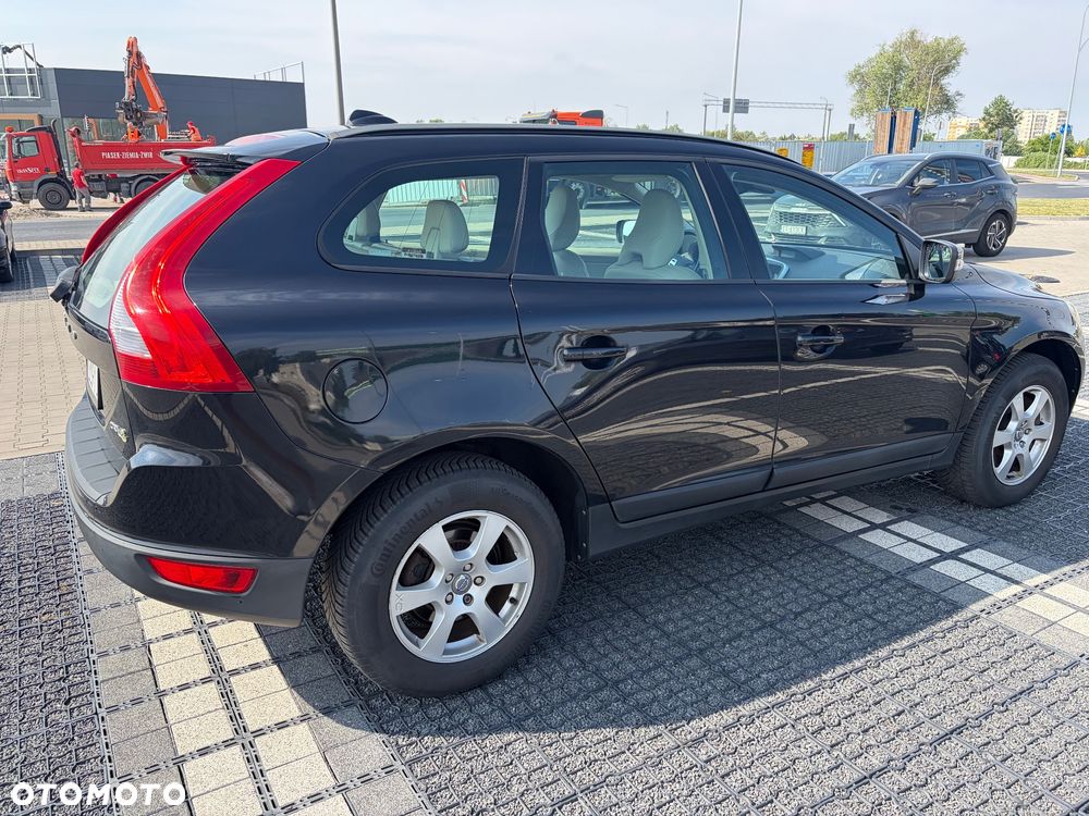 Volvo XC 60 DRIVe R-Design - 11