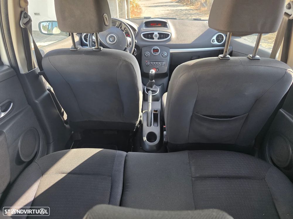 Renault Clio 1.2 16V Confort - 6