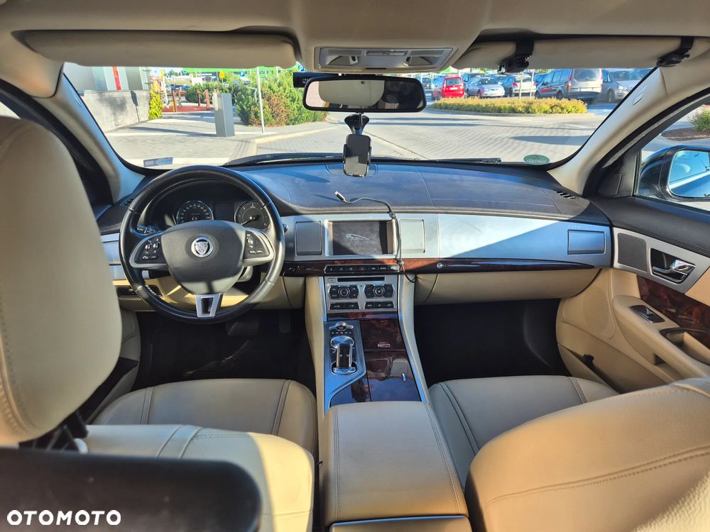 Jaguar XF 2.2 D - 24