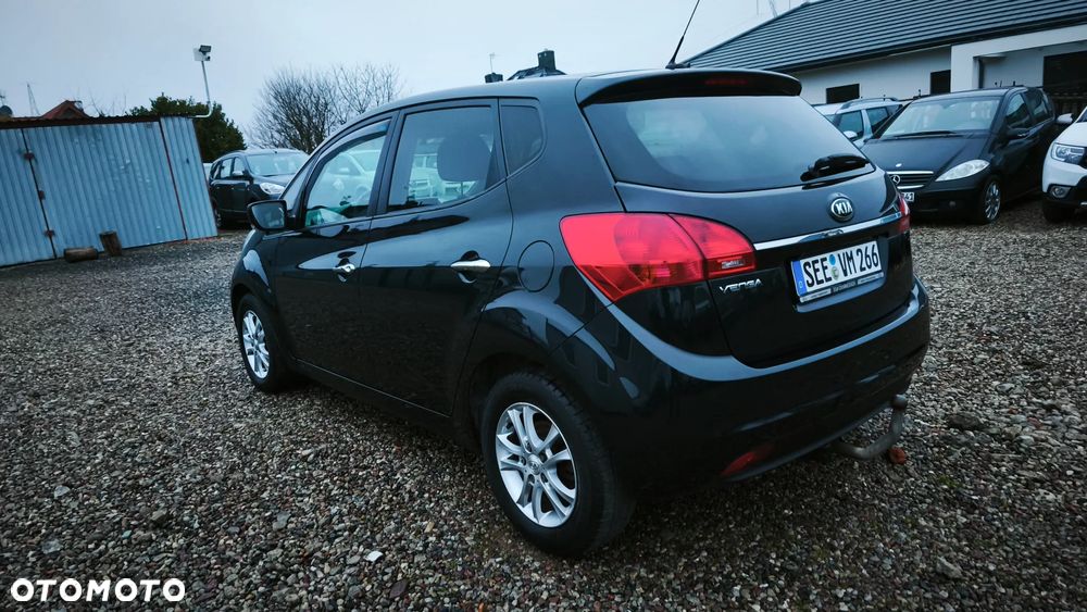 Kia Venga - 11