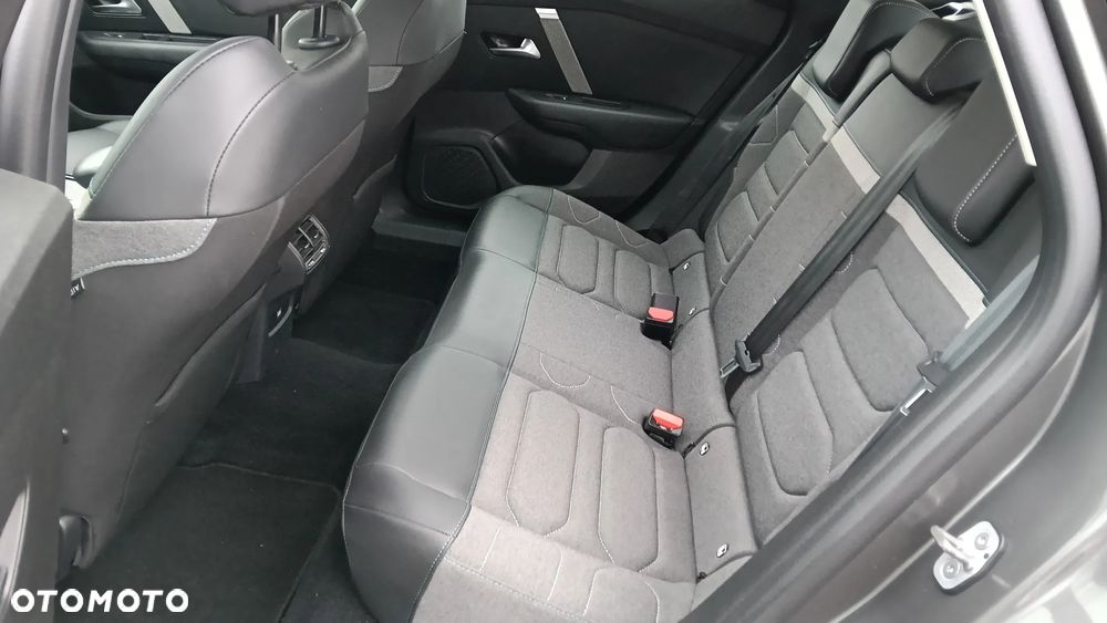 Citroën C4 BlueHDi 130 Stop&Start EAT8 FEEL PACK - 24