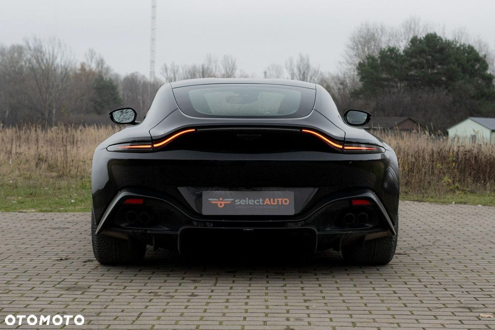 Aston Martin Vantage - 5