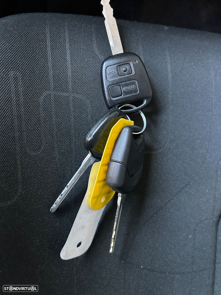 Toyota Yaris 1.0 VVT-i AC Manual - 28