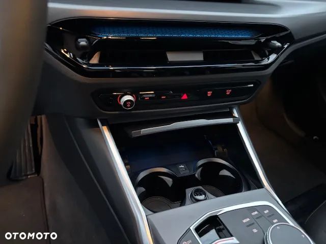BMW Seria 3 330i xDrive - 10