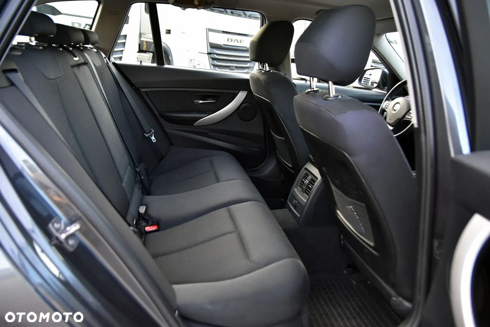 BMW Seria 3 320d - 24