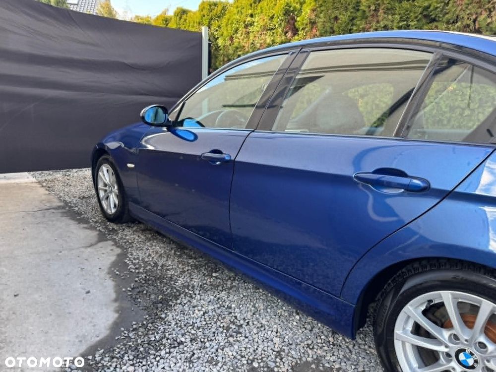 BMW Seria 3 318i - 5